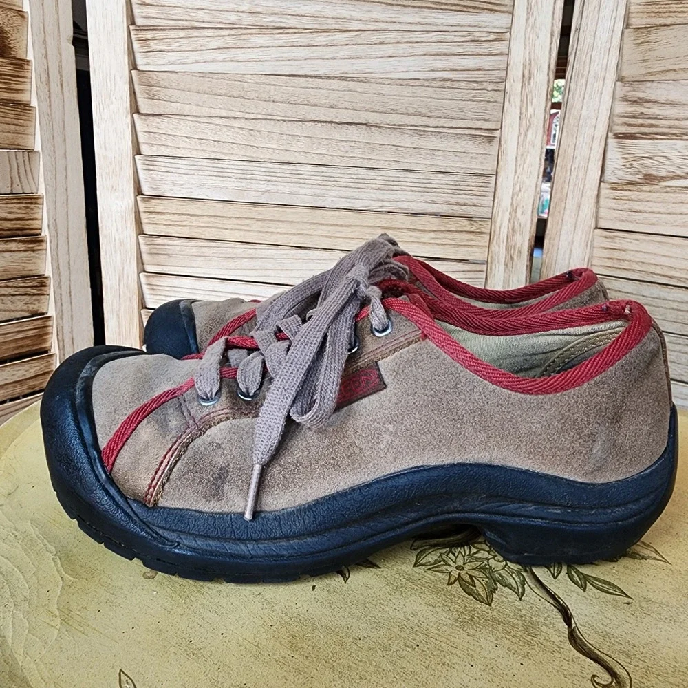 Keen Sz 9 Brown Suede Vibram Sole Hiking Walking Shoes Trail Sneaker Gorpcore